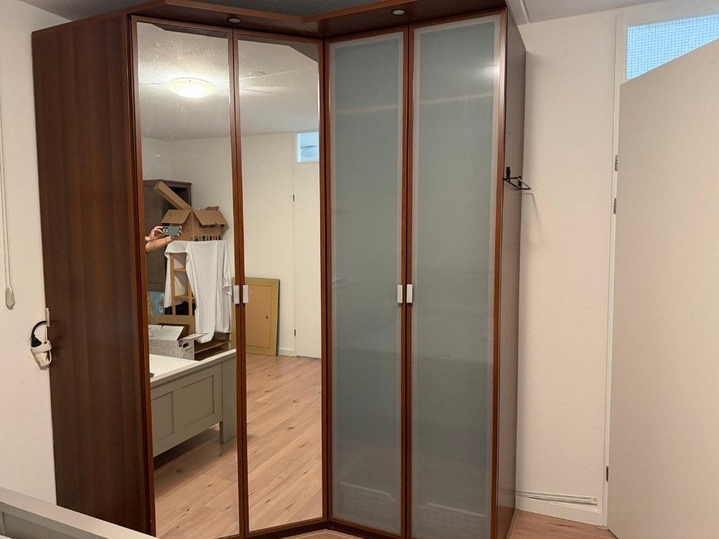 KOOPJE ! IKEA NETTE HOEKKLEDINGKAST SPIEGELS +VERLICHTING, Ophalen, 50 tot 100 cm, Zo goed als nieuw, Minder dan 100 cm