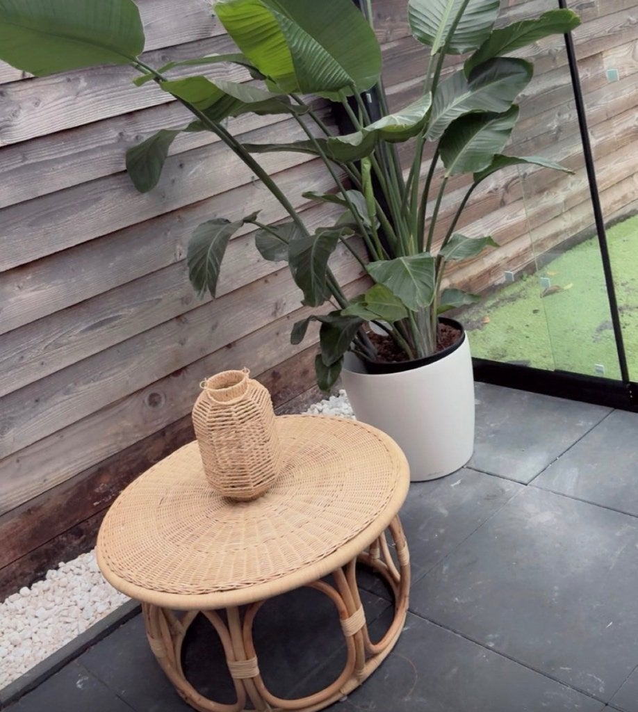 Rotan bamboe tafel, Huis en Inrichting, Tafels | Bijzettafels, Overige materialen, Minder dan 55 cm, Rond, Zo goed als nieuw