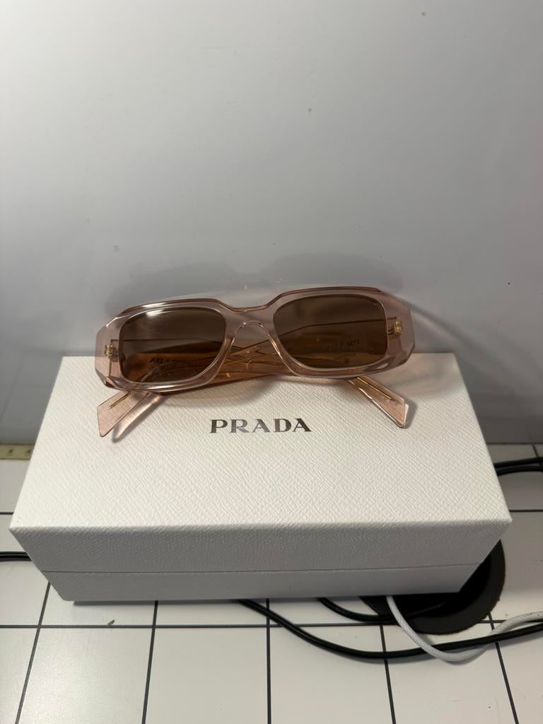 Prada zonnebril, Ophalen of Verzenden, Zo goed als nieuw, Zwart, Prada