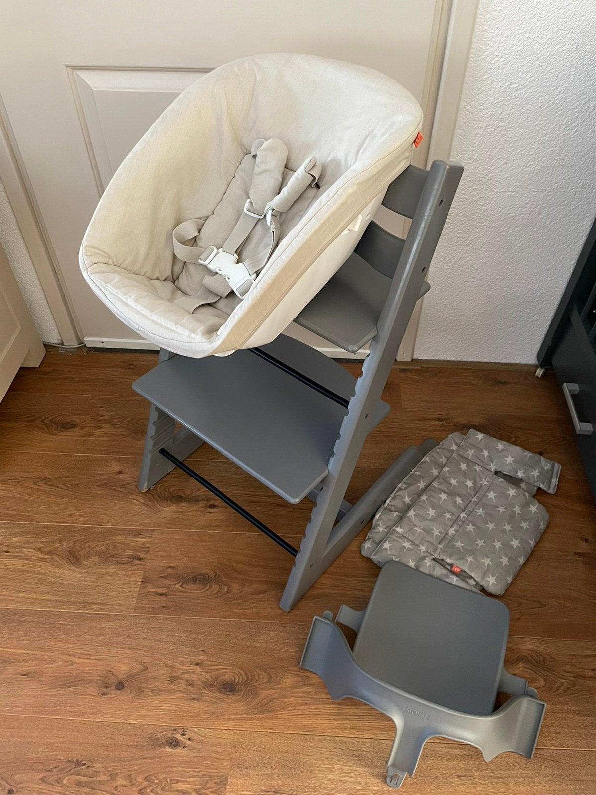 🩵 Storm Grey Stokke Tripp Trapp Newborn en Babyset 🧡, Ophalen, Gebruikt, Meegroeistoel, Gordel(s)