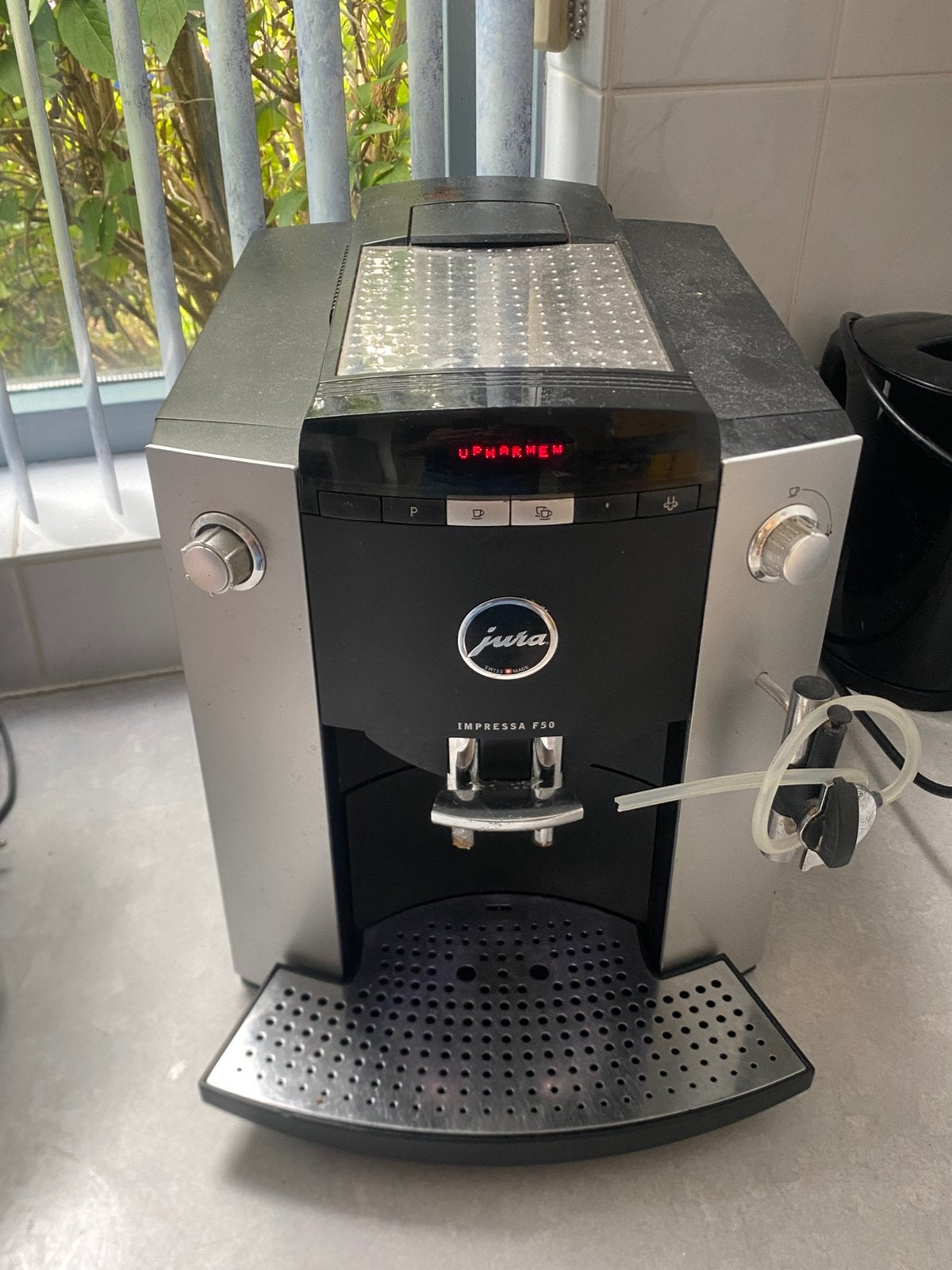 Jura Impressa F50, Witgoed en Apparatuur, Koffiezetapparaten, Koffiemachine, Ophalen of Verzenden, Zo goed als nieuw, 2 tot 4 kopjes