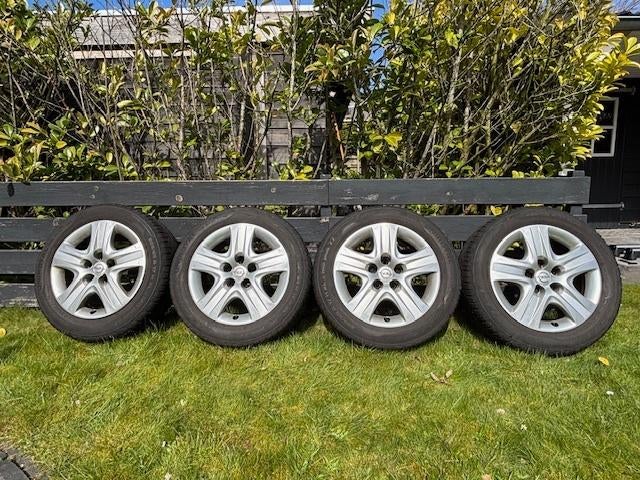 Winterbanden Opel Insignia  17 inch (Maat 225/55 R17), Ophalen, Gebruikt, 17 inch, Winterbanden