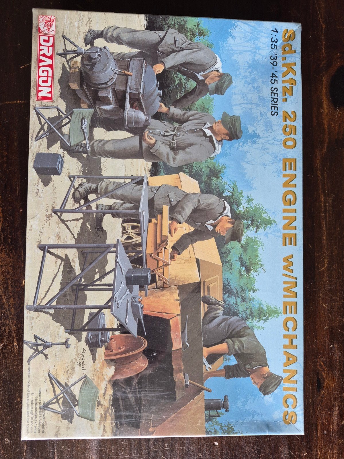 Dragon Sd.Kfz. 250 engine with mechanics, Ophalen of Verzenden, Zo goed als nieuw, 1:35 tot 1:50, Figuur of Figuren