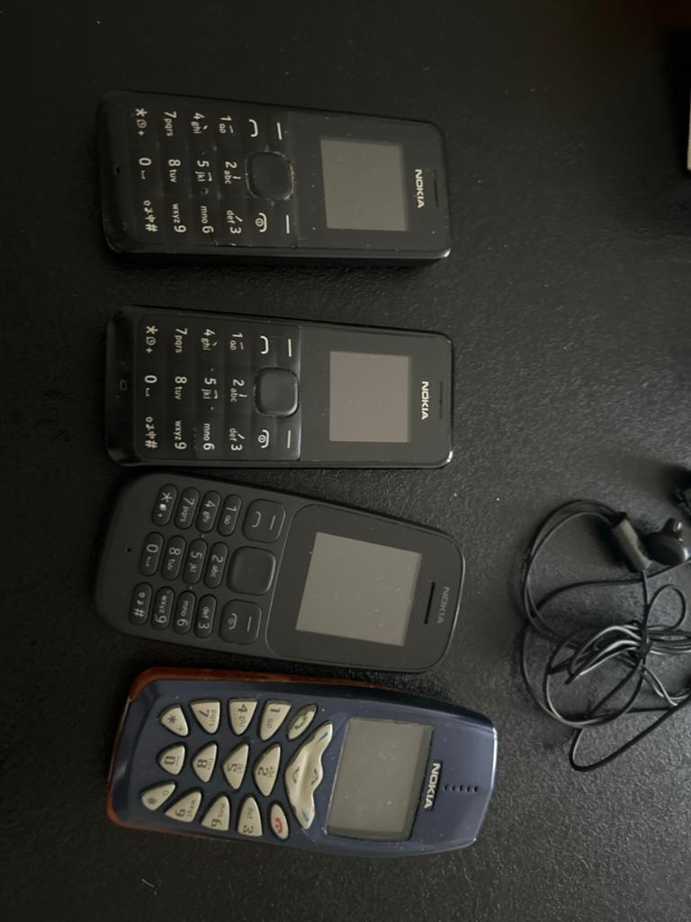 Partij Nokia telefoons en opladers (werking onbekend), Telecommunicatie, Mobiele telefoons | Nokia, Geen camera, Zwart, Fysiek toetsenbord
