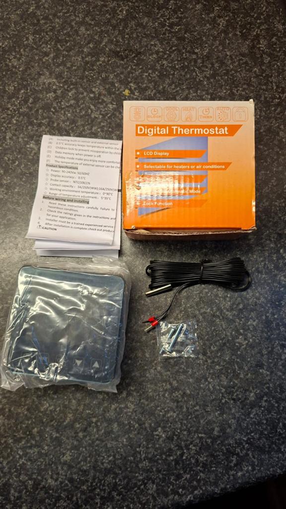 Splinternieuw digitale thermostaat nog in de doos, Doe-het-zelf en Verbouw, Thermostaten, Ophalen of Verzenden, Nieuw