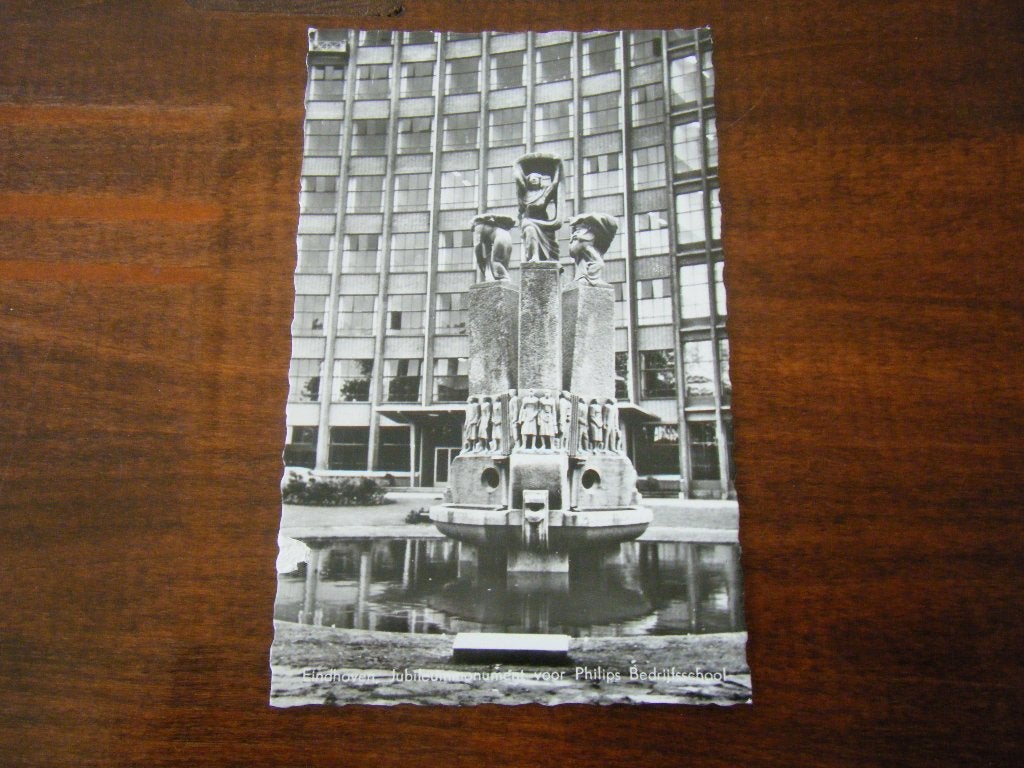 F89 - Eindhoven - Monument Philips - Mooi/Oud, Ophalen of Verzenden, 1940 tot 1960, Noord-Brabant