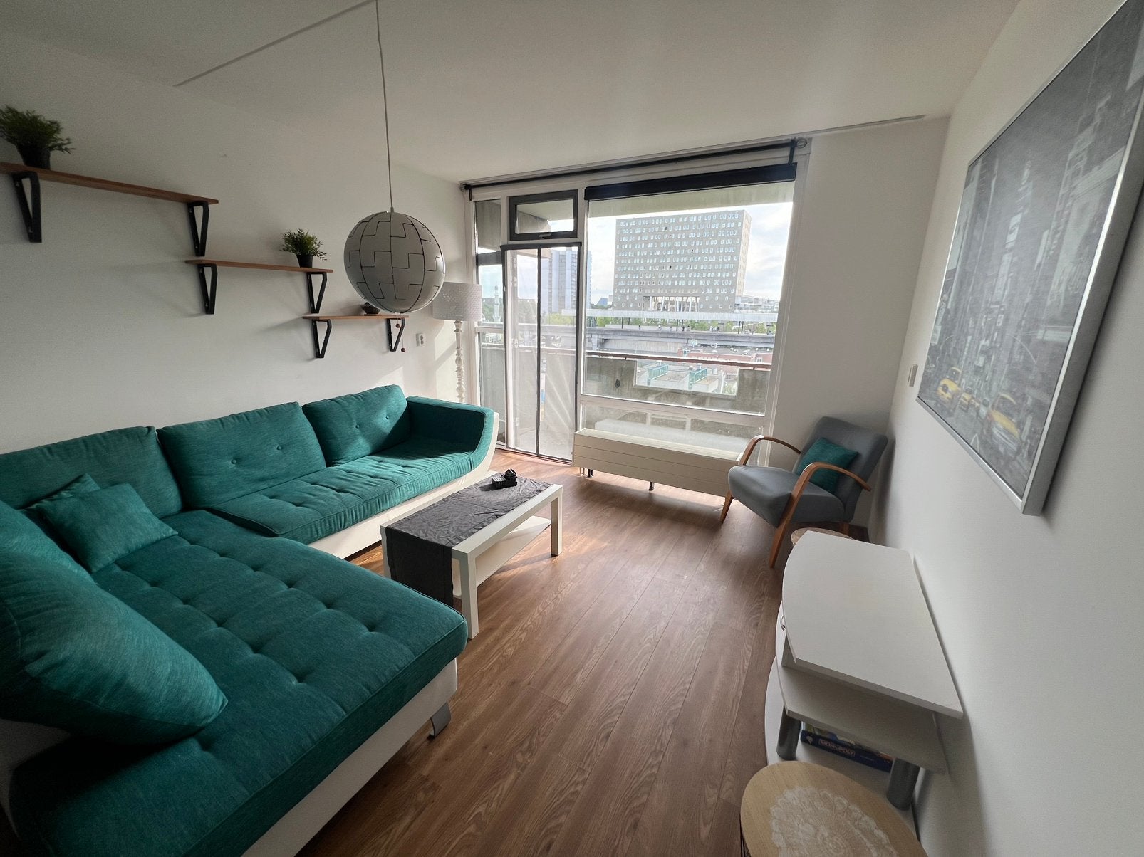 Nette turquoise hoekbank, Amsterdam