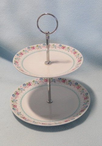 Etagère 2 bordjes met roze en lichtblauwe roosjes, Porselein of Keramiek, Vaatwasserbestendig, Overige typen, Rond