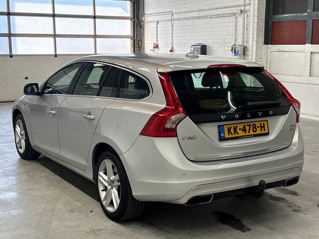 Volvo V60 2.4 D6 AWD Plug-In Hybrid R-Design Blis|Trekhaak, Auto's, Automaat, Zwart, Vierwielaandrijving, Lichtsensor