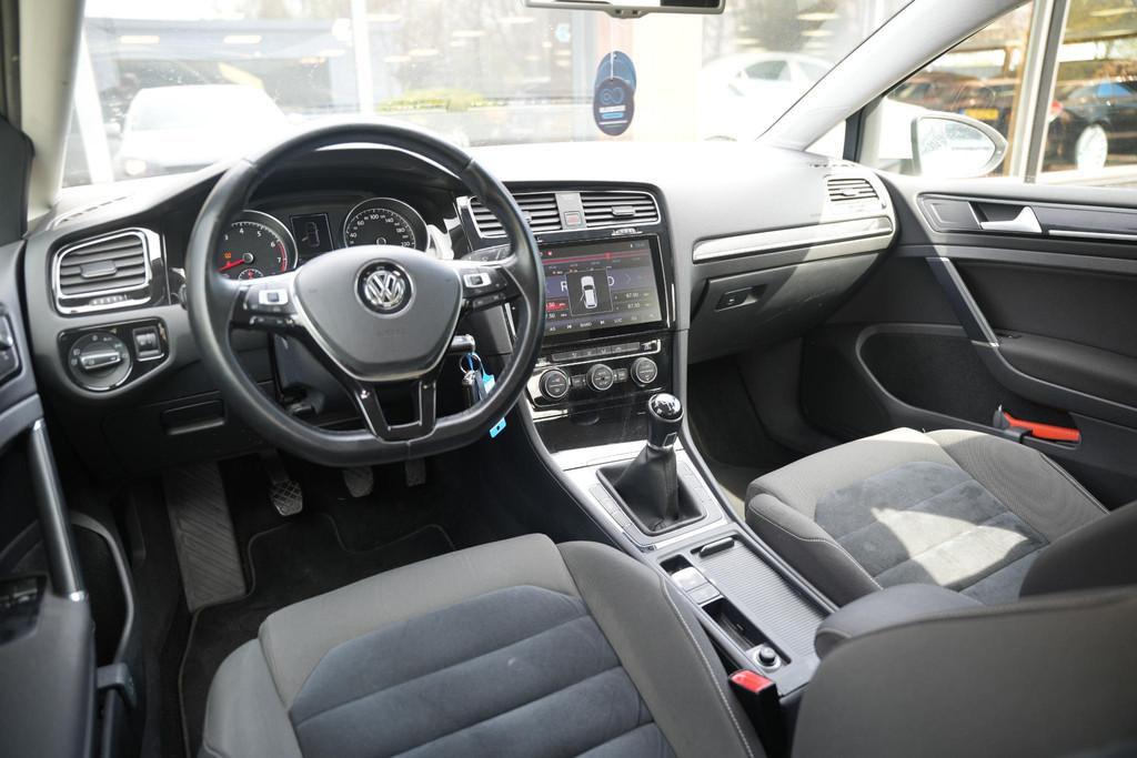 Volkswagen Golf 1.2 TSI Highline Cruise Control Groot Scherm, Auto's, Voorwielaandrijving, Euro 5, Gebruikt, Zwart