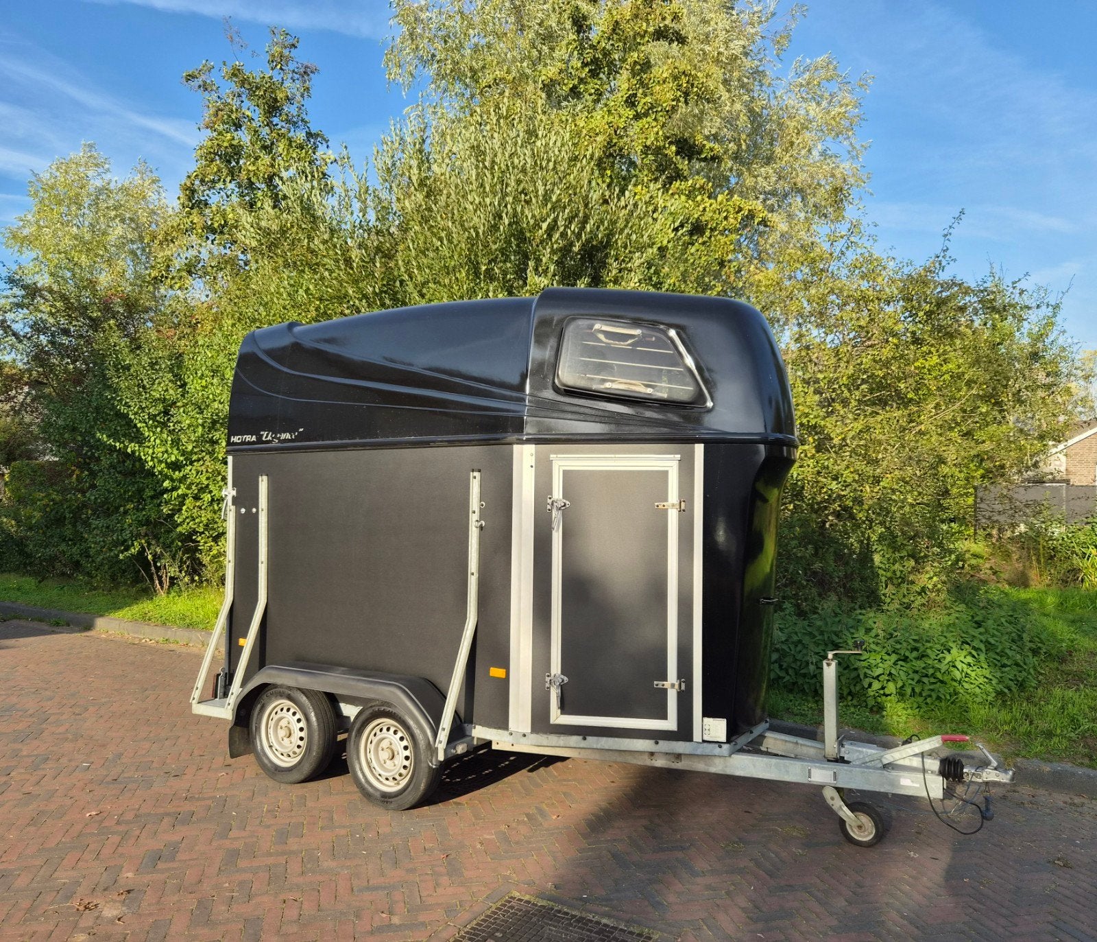 Nieuw opgebouwde Hotra 1.5 paards zadelkamer kunststof bodem, Ophalen, Zo goed als nieuw, 1½-paards trailer