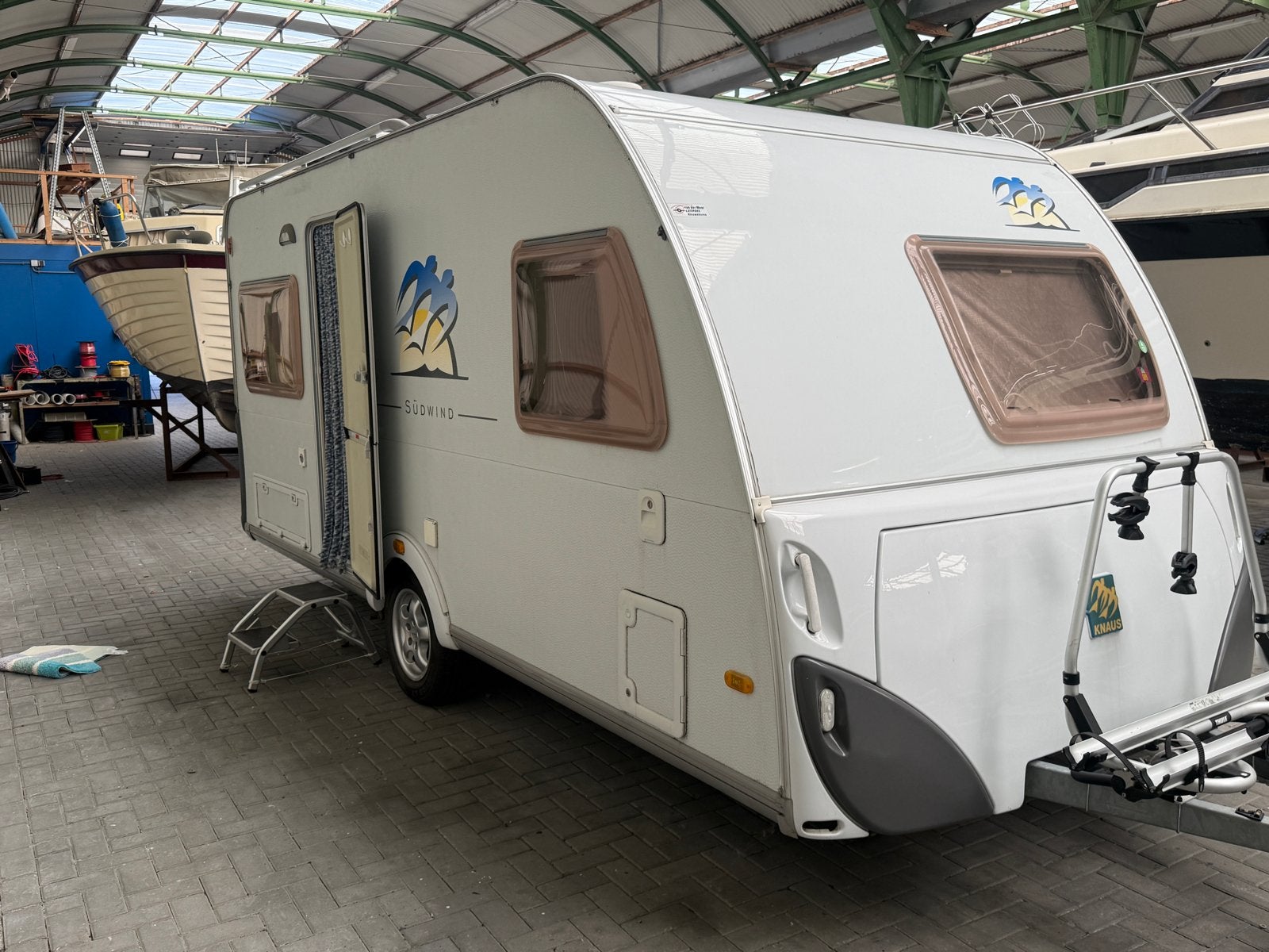 Knaus Sudwind 450 FU - 2004 mover luifel, Vast bed, Rondzit, Particulier, 5 tot 6 meter