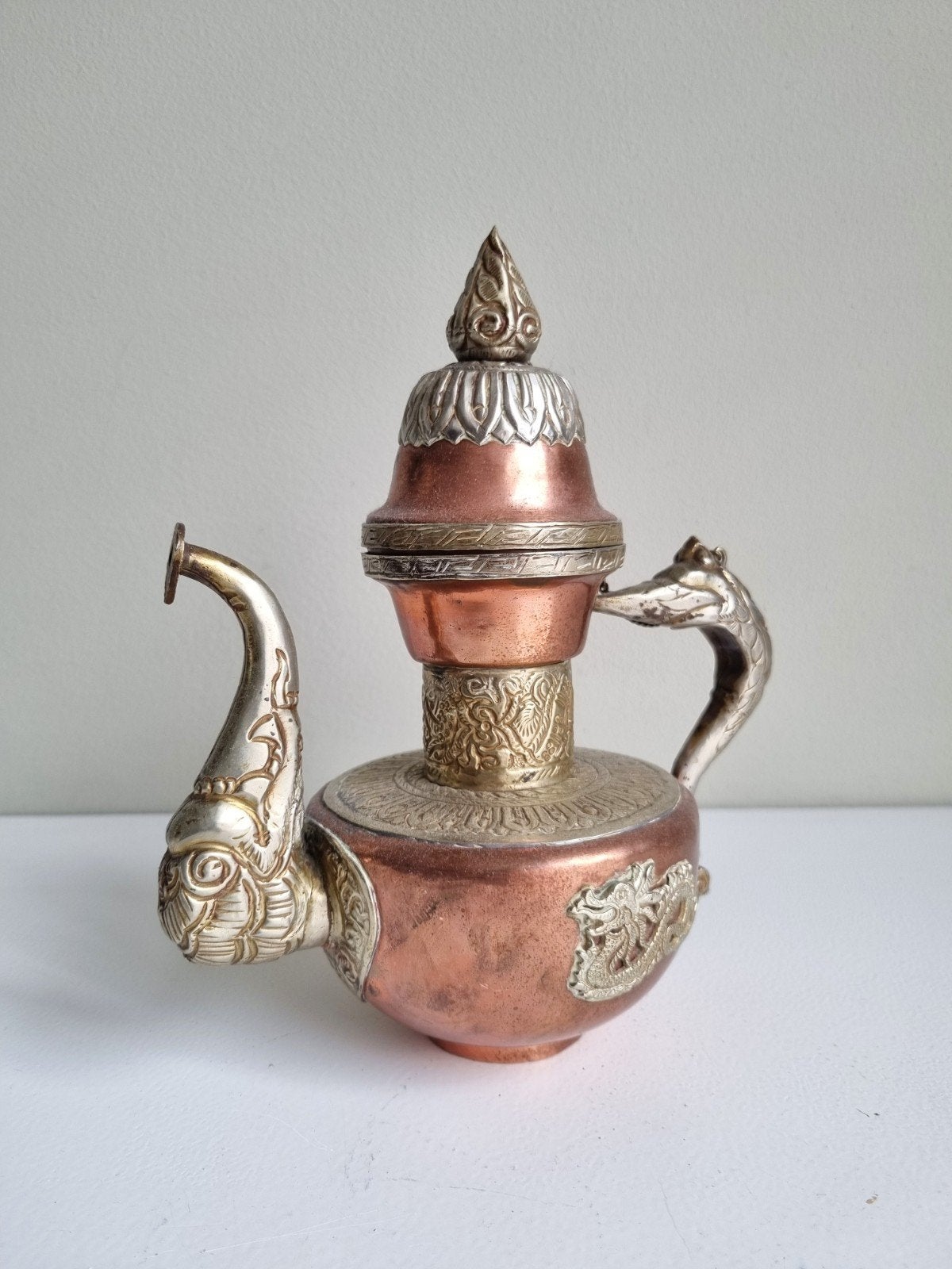 Zeldzame antieke rituele koperen ewer met handgravures, Antiek en Kunst, Antiek | Koper en Brons, Ophalen
