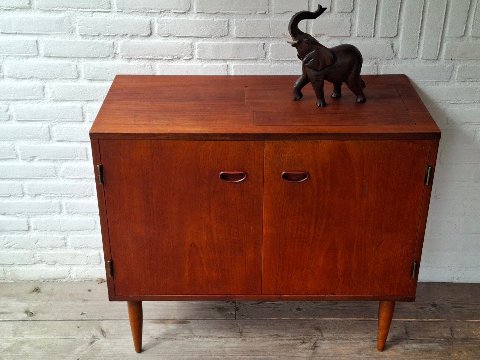 Vintage retro kastje dressoir lowboard Deense stijl jaren 60, Huis en Inrichting, Ophalen, 50 tot 100 cm, Zo goed als nieuw, 25 tot 50 cm