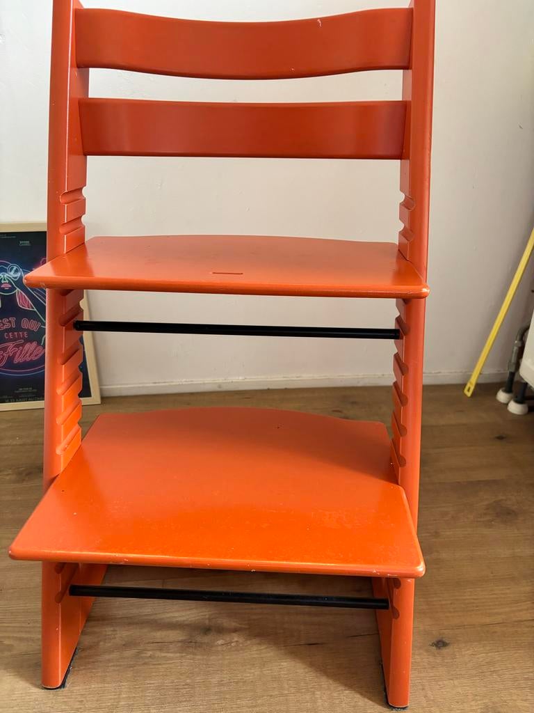 Stokke Tripp Trapp kinderstoel - Oranje, Kinderen en Baby's, Kinderstoelen, Ophalen, Gebruikt, Meegroeistoel, Aanschuifbaar