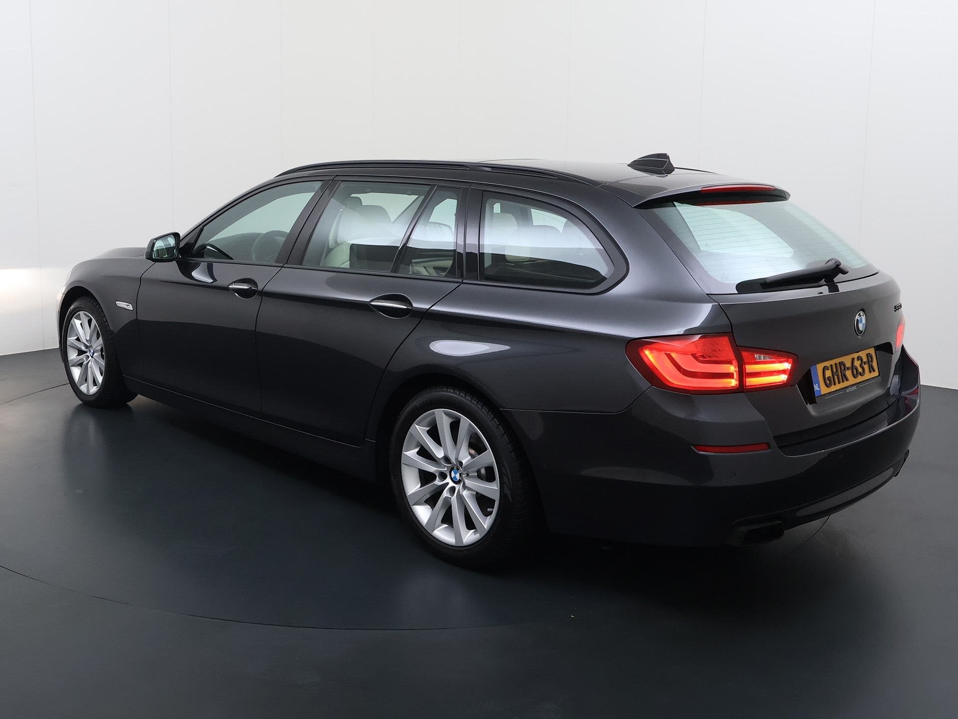 BMW 5-serie Touring 550i High Executive Panoramadak | HUD |, Automaat, Euro 5, Achterwielaandrijving, Gebruikt