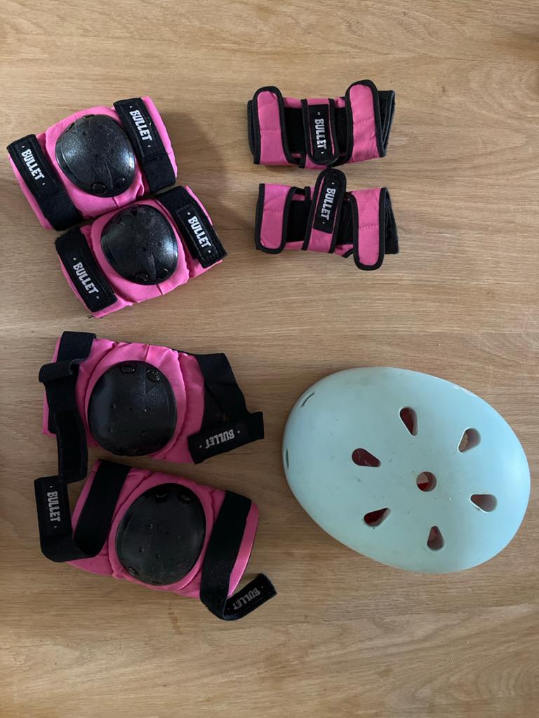 Mintgroene Rio Roller helm en roze Bullet beschermset, Ophalen of Verzenden, Verstelbaar, Gebruikt, Kinderen