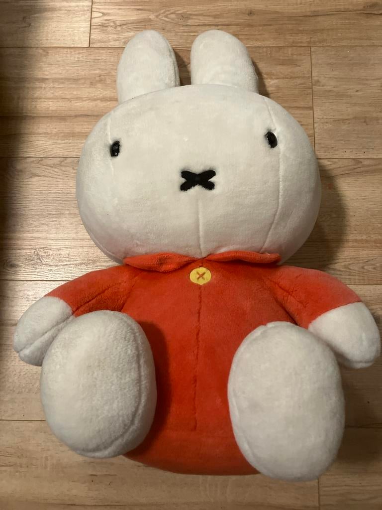 Grote Nijntje knuffel van Sekiguchi met oranje pak, Ophalen, Overige merken, Konijn, Nijntje