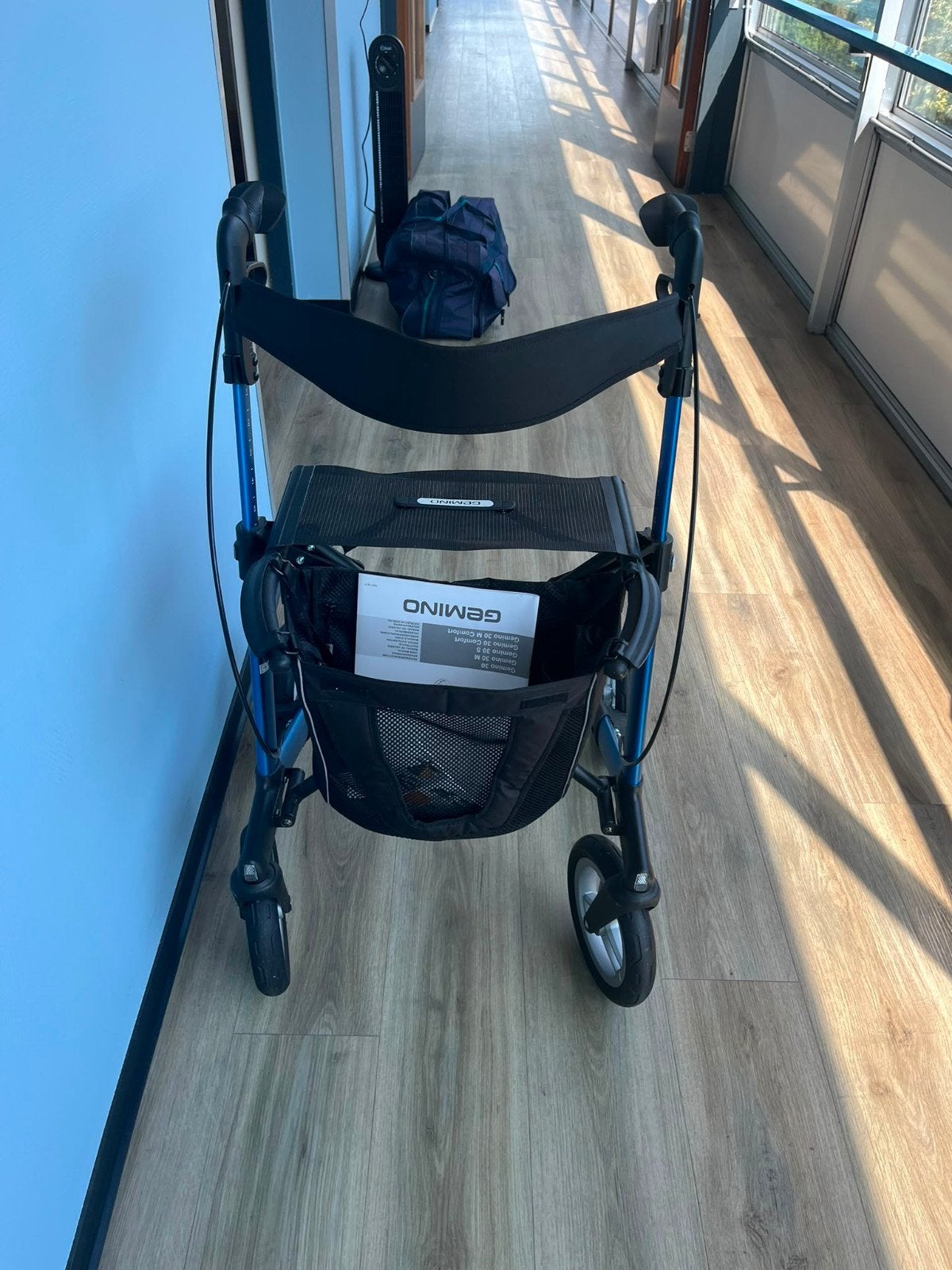 mooie blauwe rollator, Diversen, Rollators, Ophalen, Zo goed als nieuw