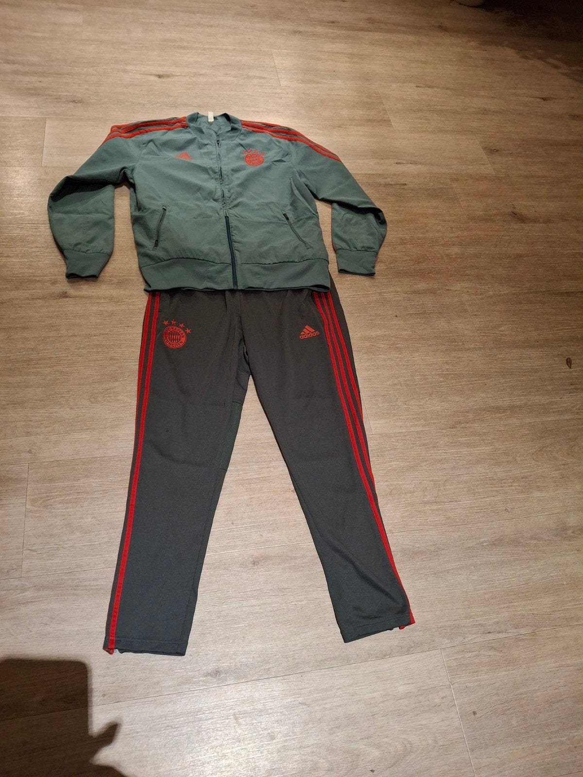 Adidas Bayern München Trainingspak Maat L, Ophalen of Verzenden, Gedragen, Maat 52/54 (L), Voetbal