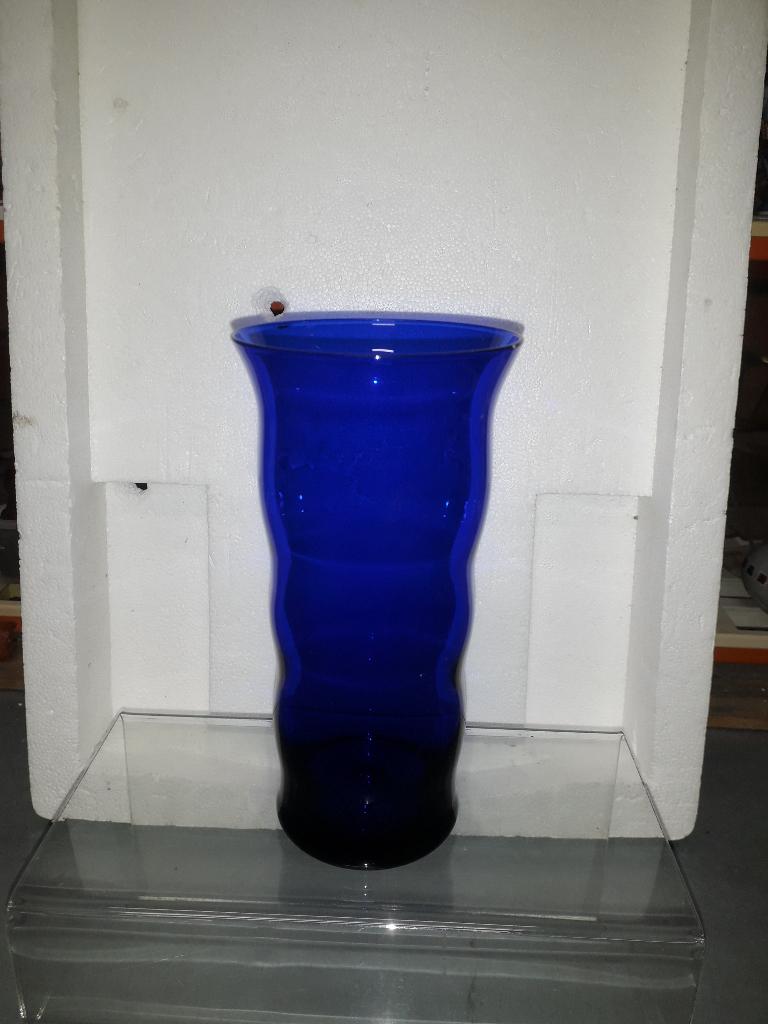 GESIGNEERDE MARC AUREL BLAUW GLAZEN DESIGN VAASJE I.Z.G.ST, Antiek en Kunst, Ophalen of Verzenden
