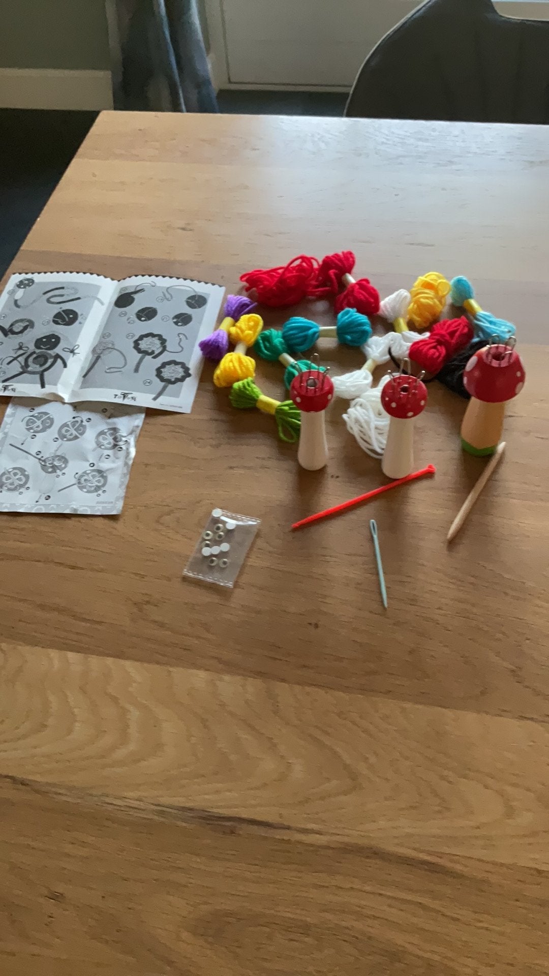 Leuk set van 3 punnikklosjes punniken punniken paddestoelen, Ophalen of Verzenden, Zo goed als nieuw, Breien of Haken, Wol of Garen