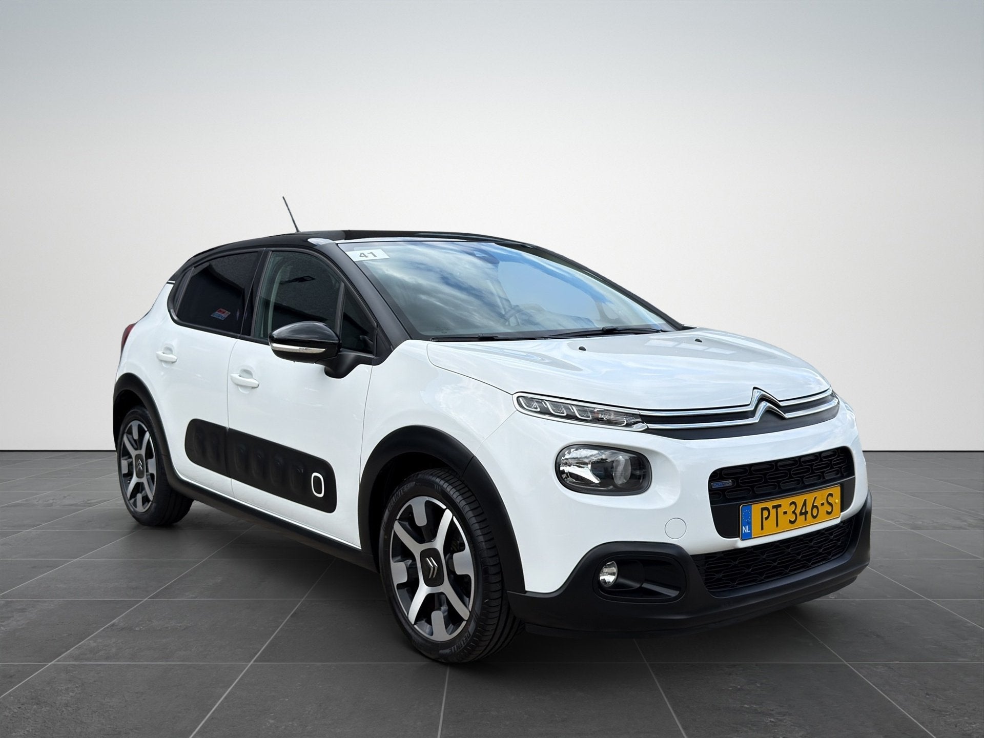 Citroen C3 1.2 PureTech Shine 1e Eigenaar|Camera|Cruise|NAP, Auto's, Dealer onderhouden, 450 kg, Euro 6, 1199 cc