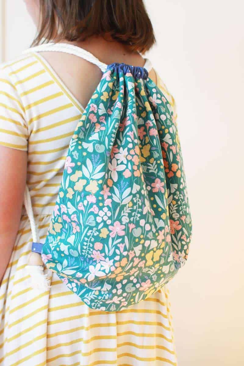 Sewing workshop Eindhoven, Ophalen, Zo goed als nieuw, Garen of Naald(en)