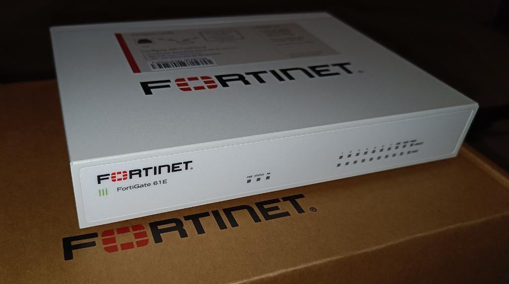FortiGate 60E 61E firewall, Computers en Software, Routers en Modems, Refurbished, Router, Ophalen of Verzenden