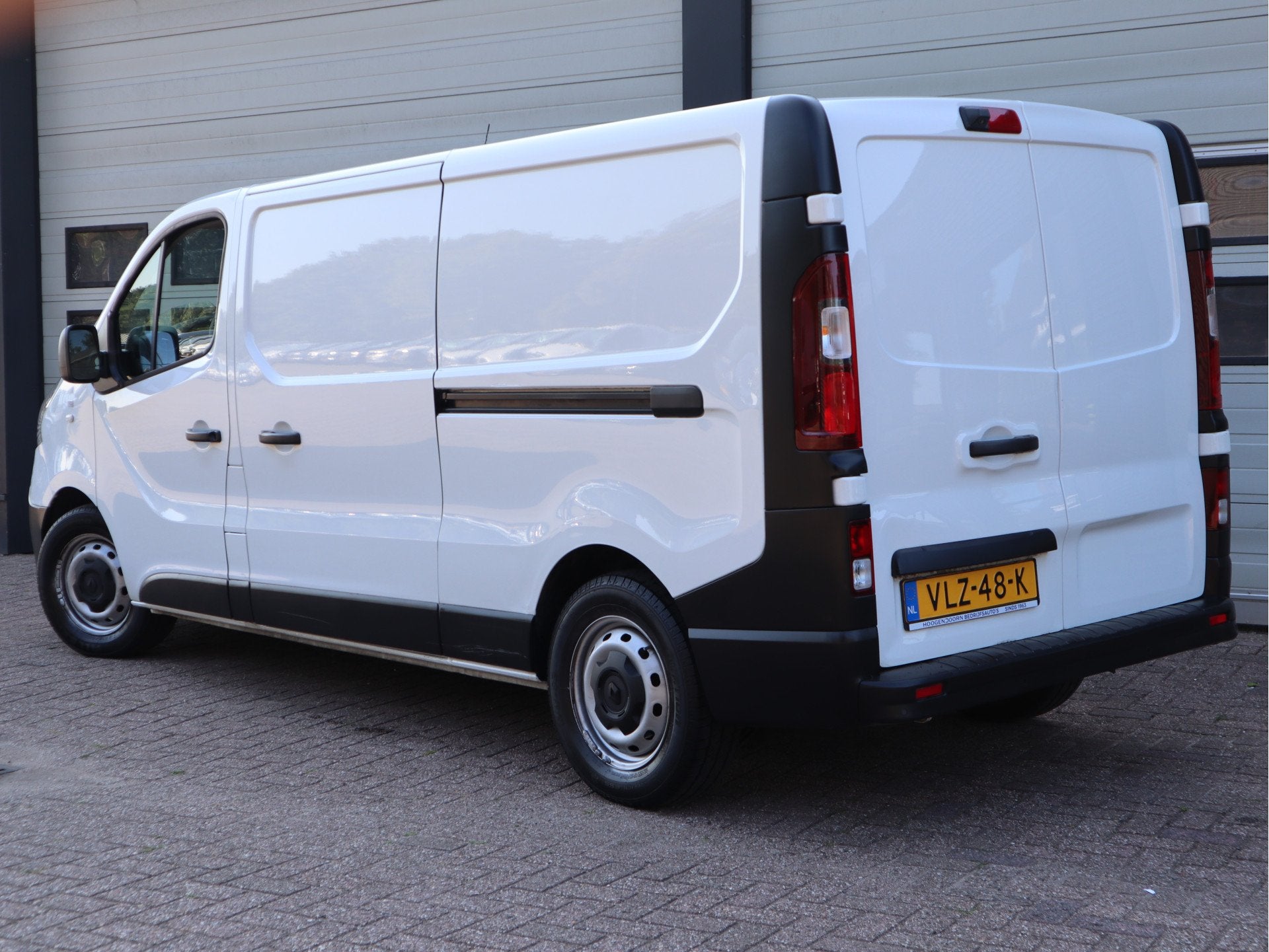 Renault Trafic 2.0 dCi 146pk Automaat Euro 6 - 2x Schuifdeur, Auto's, Bestelauto's, Stof, Gebruikt, Euro 6, 4 cilinders