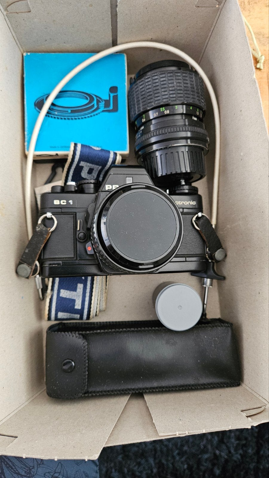Praktica BC1 Spiegelreflexcamera met extra lens en accessoir, Ophalen
