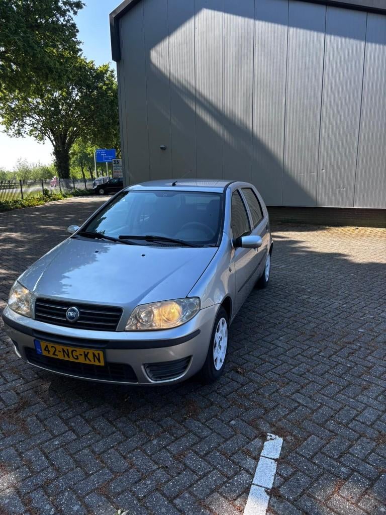 Fiat Punto 1.2 5DR 2003 Grijs 197.000 km apk 03-2027, Auto's, Voorwielaandrijving, Stof, 1242 cc, 4 cilinders