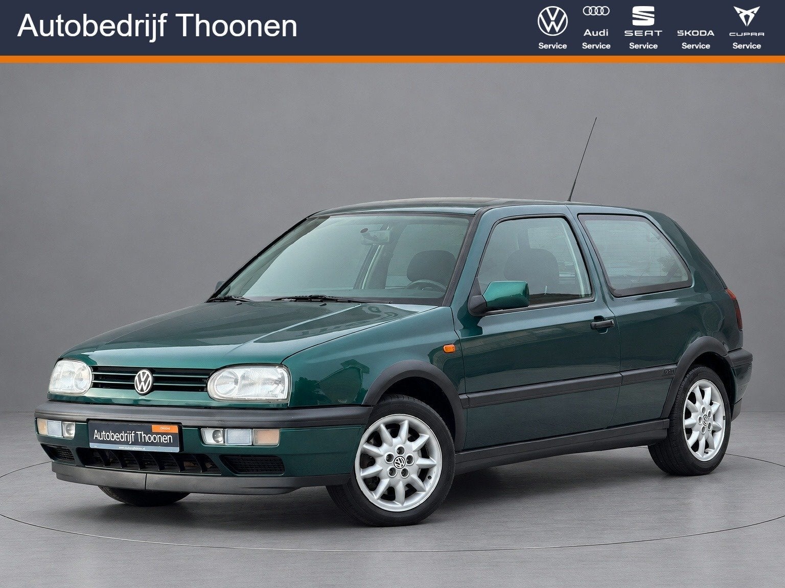 Volkswagen Golf 2.0 GTI | org NL | Dragon Green Pearl Effect, Voorwielaandrijving, Dealer onderhouden, Stof, Elektrische ramen