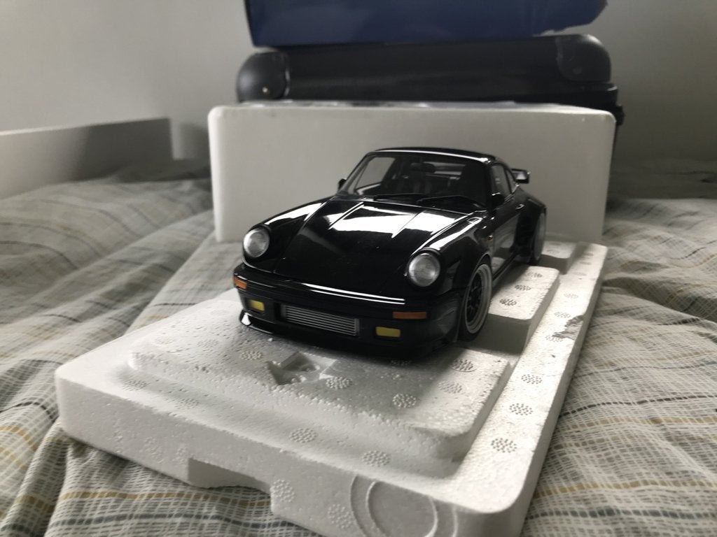 Autoart 1/18 Porsche 911(930)Turbo Wangan Midnight, Hobby en Vrije tijd, Modelauto's | 1:18, Ophalen, Zo goed als nieuw, Autoart