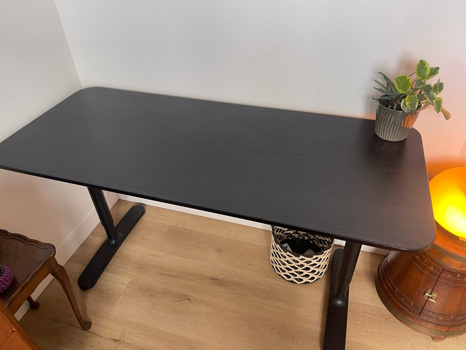 IKEA Bureau Zwart 140x60 met kabelnet bekant, Ophalen, Zwart, Gebruikt, Kabelgoot