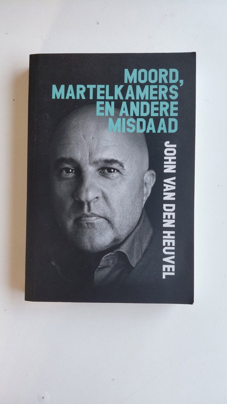 John van den Heuvel - Moord, martelkamers en andere misdaad, Ophalen of Verzenden, Zo goed als nieuw, John van den Heuvel