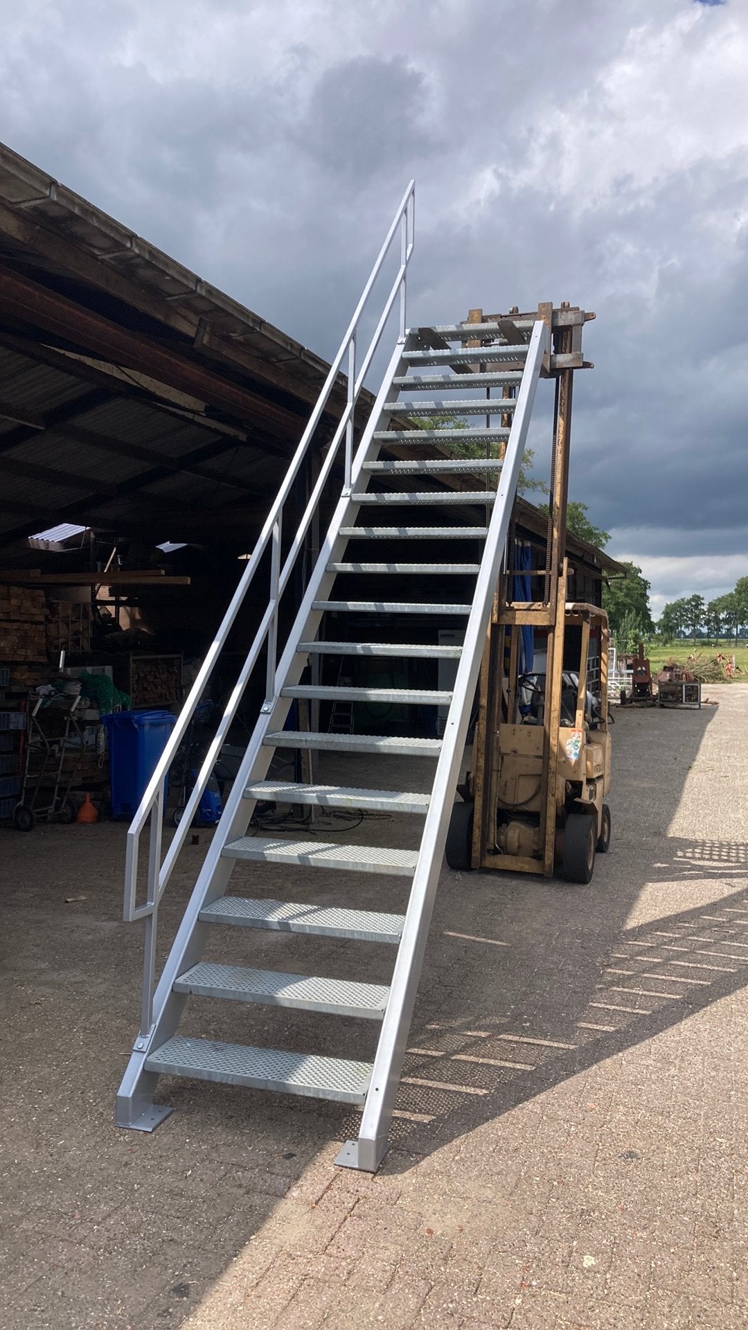 Stalen trap, Ophalen, Zo goed als nieuw, Minder dan 2 meter