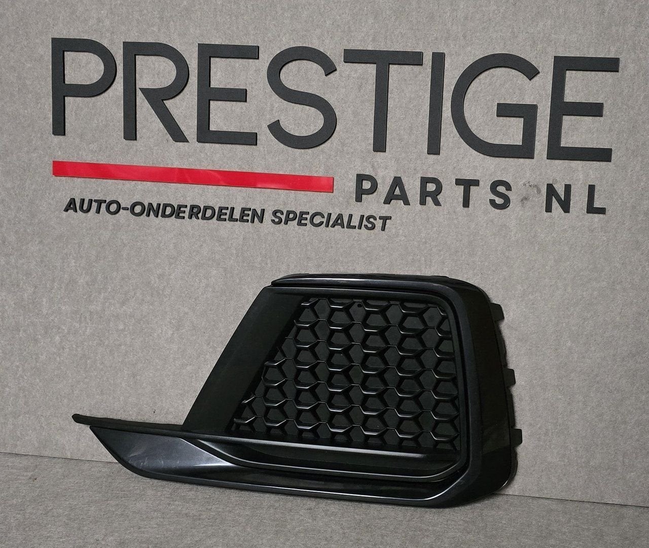 Bumper Rooster Audi A1 82A Sport LINKS 2018-2025 82A807681E, Gebruikt, -, Voor, Ophalen of Verzenden
