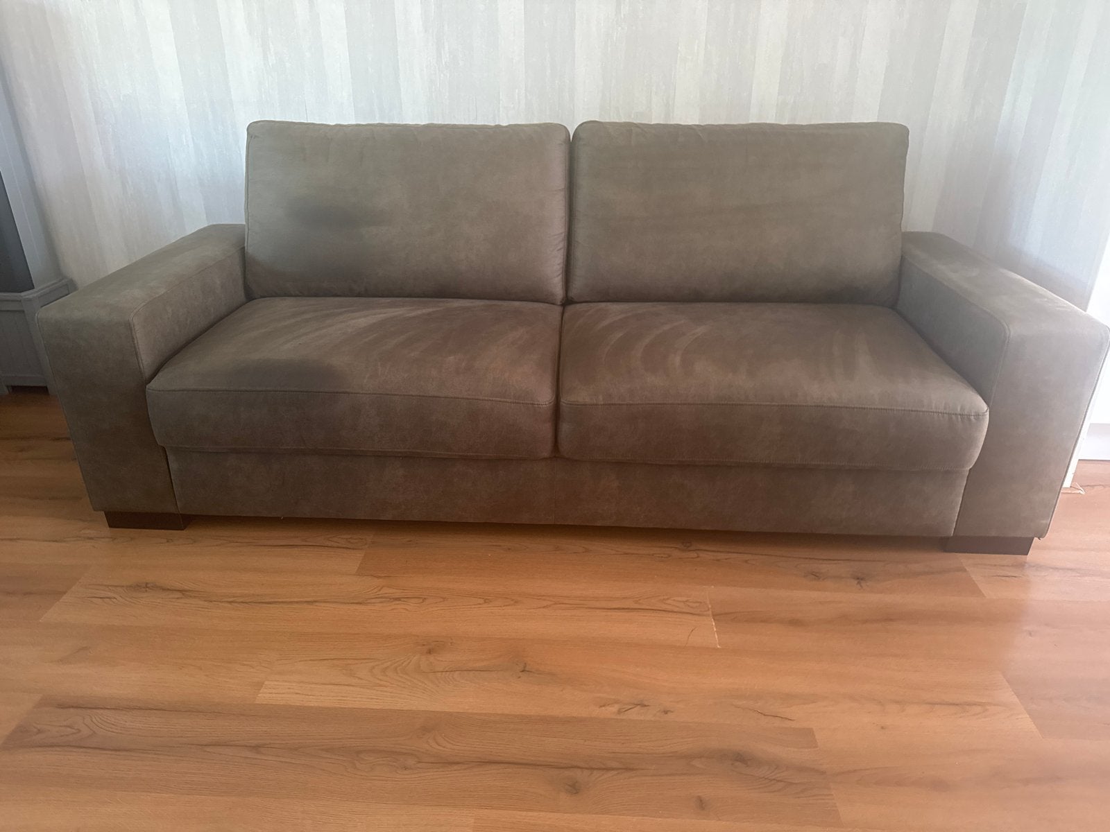Comfortabele 2-zitsbank in taupekleurige stof bank, Ophalen, 75 tot 100 cm, Zo goed als nieuw, Rechte bank