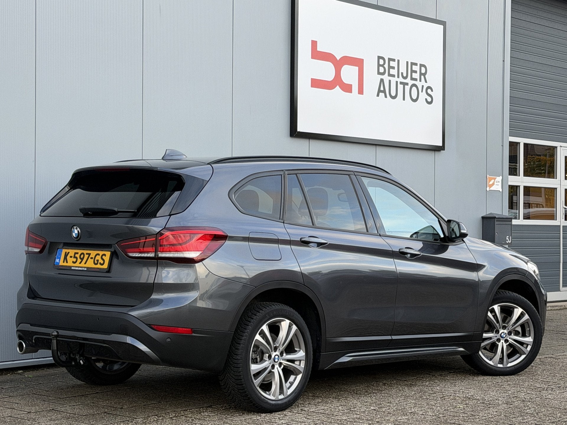 BMW X1 sDrive18i High Executive Automaat Navigatie/Trekhaak., Dealer onderhouden, 15 km/l, Gebruikt, Euro 6