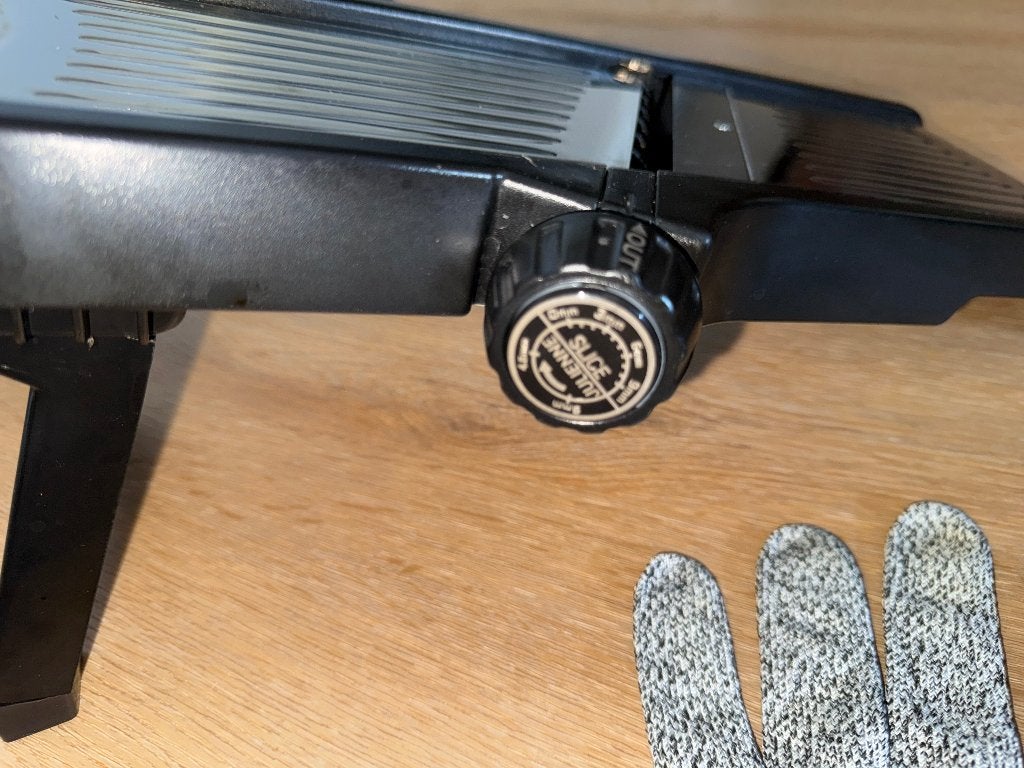 Mandoline snijder met handschoenen, Gebruikt, Ophalen of Verzenden, Zwart, Metaal