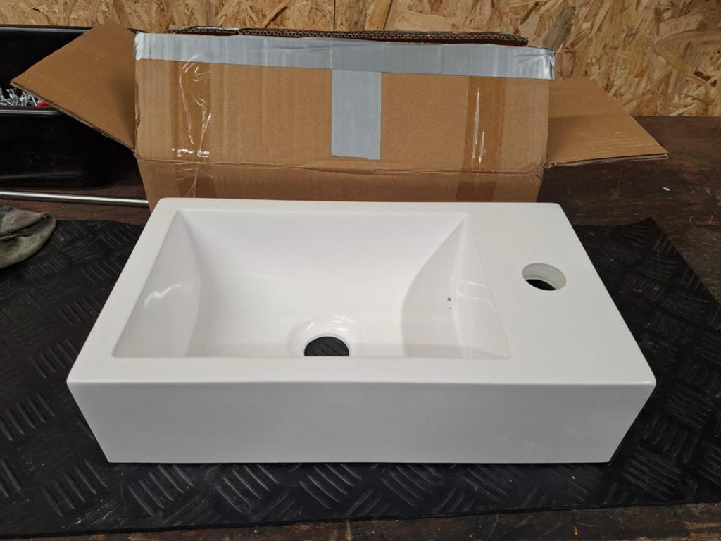 Te Koop: Nieuwe!! Wasbak voor Toilet of kleine badkamer., Ophalen of Verzenden