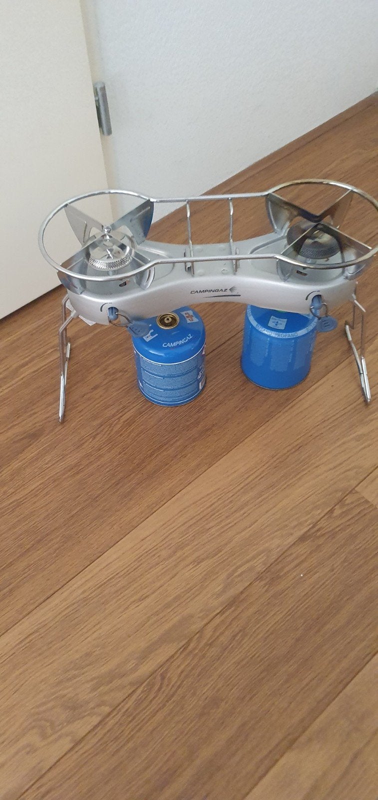 Camping gasstel met 2 gasflesjes, Caravans en Kamperen, Kampeeraccessoires, Ophalen of Verzenden, Gebruikt