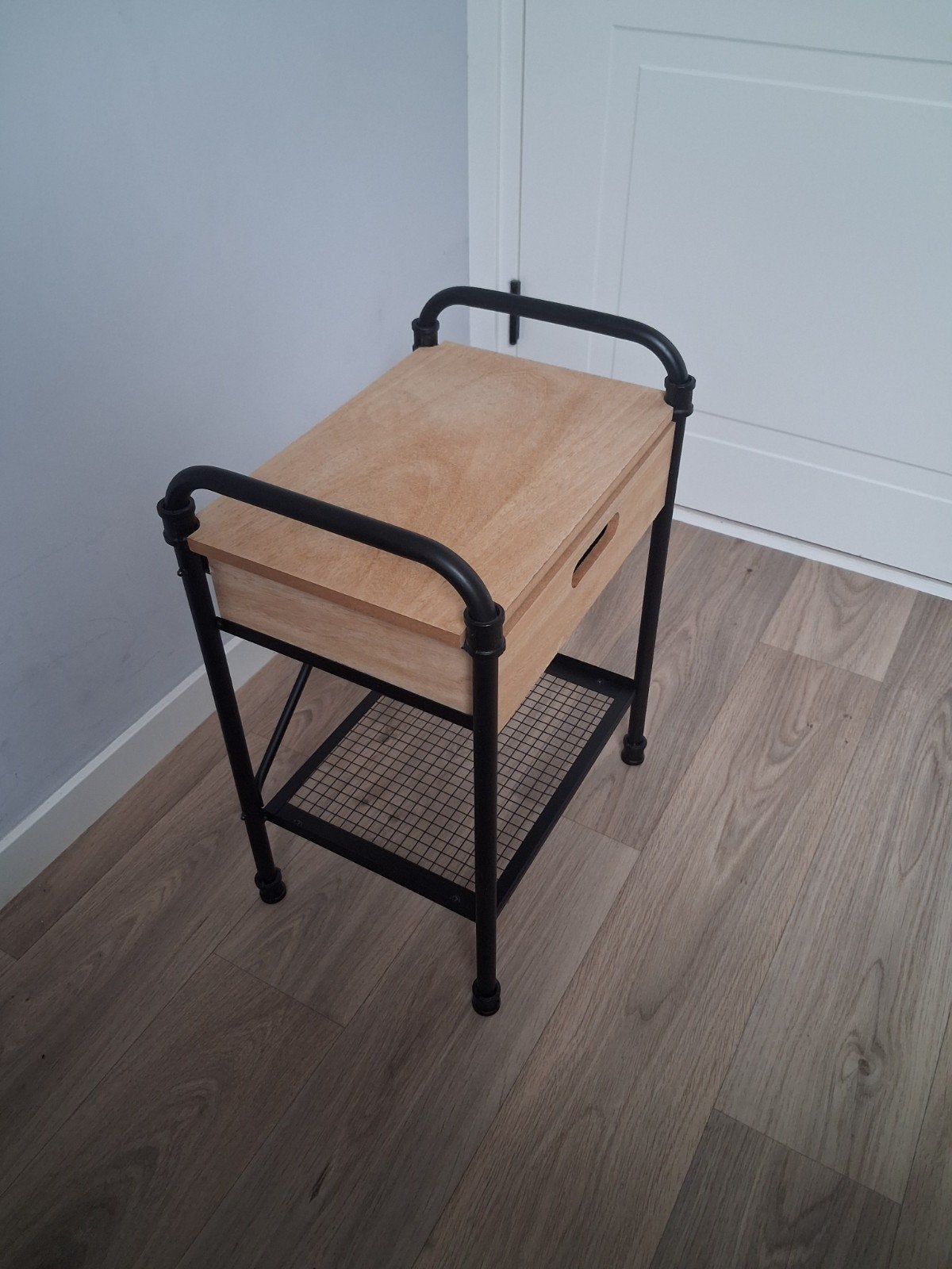 Nachtkastje met lade en rooster - 38x27 cm, Huis en Inrichting, 45 tot 60 cm, Minder dan 55 cm, Industrieel, Modern, Ophalen of Verzenden