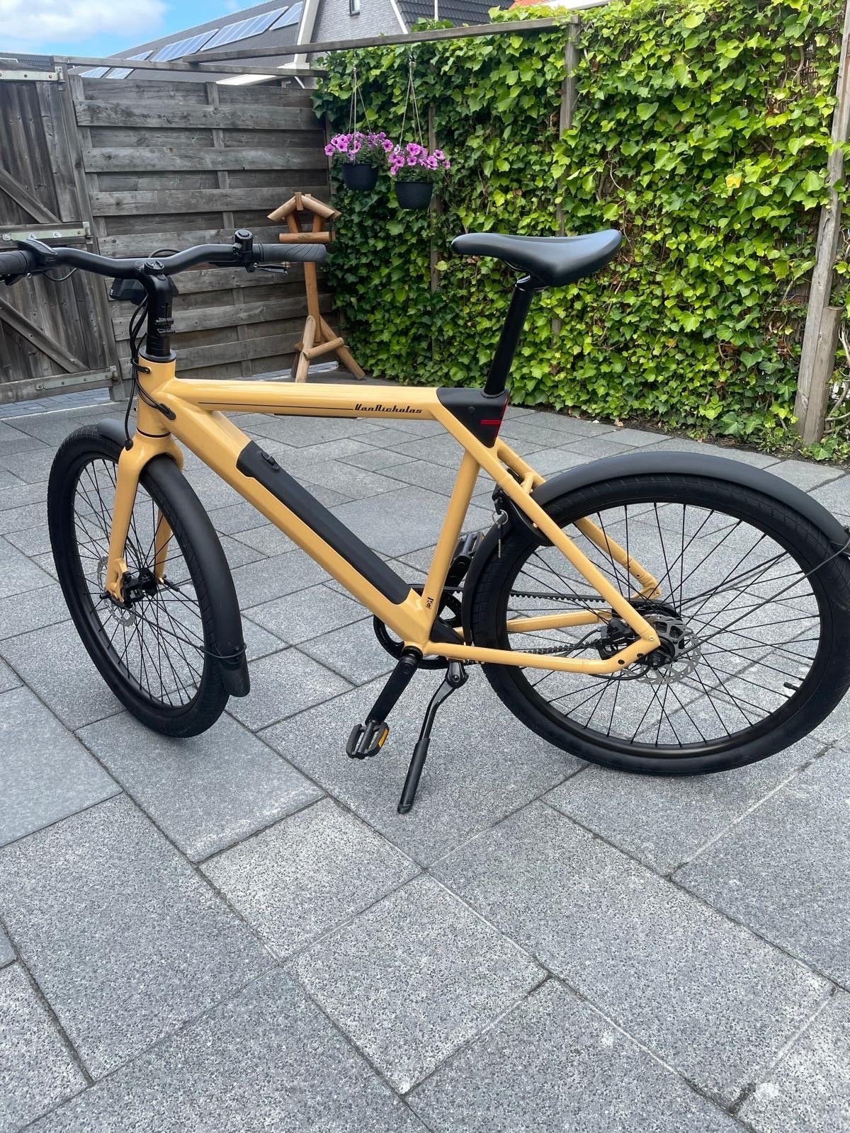 Van Nicholas E-bike met lader, Ophalen, Zo goed als nieuw, 50 km per accu of meer, Overige merken