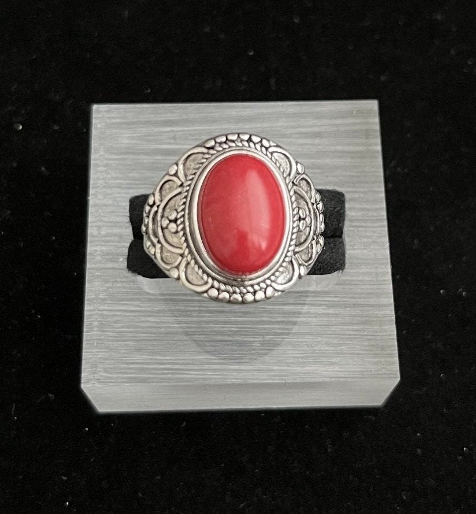 Nieuwe Tibetaanse zilveren ring met rode steen, maat 19, 19 tot 20, Nieuw, Ophalen of Verzenden, Met edelsteen