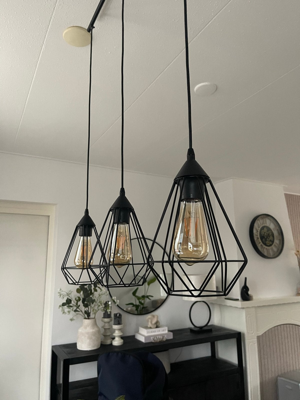 Zwarte hanglamp met 3 fittingen - industrieel design, Huis en Inrichting, Lampen | Hanglampen, Ophalen, Zo goed als nieuw, Metaal