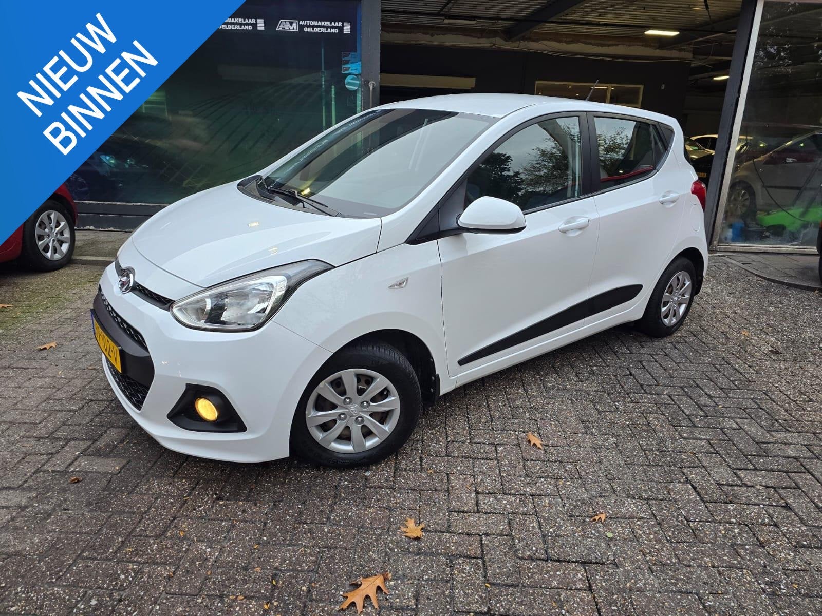 Hyundai i10 1.0i i-Motion Comfort | 2E EIGENAAR | AIRCO | CR, Stof, Gebruikt, 31 €/maand, 4 stoelen
