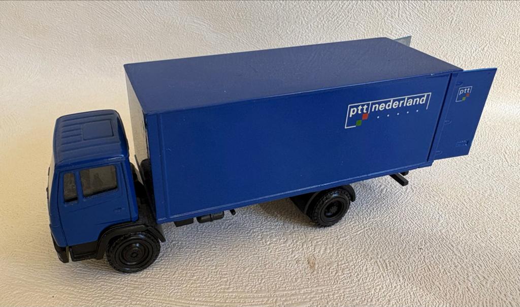 PTT Nederland Vrachtwagen Model - Blauw, Overige merken, 1:32 tot 1:50, Ophalen of Verzenden, Zo goed als nieuw