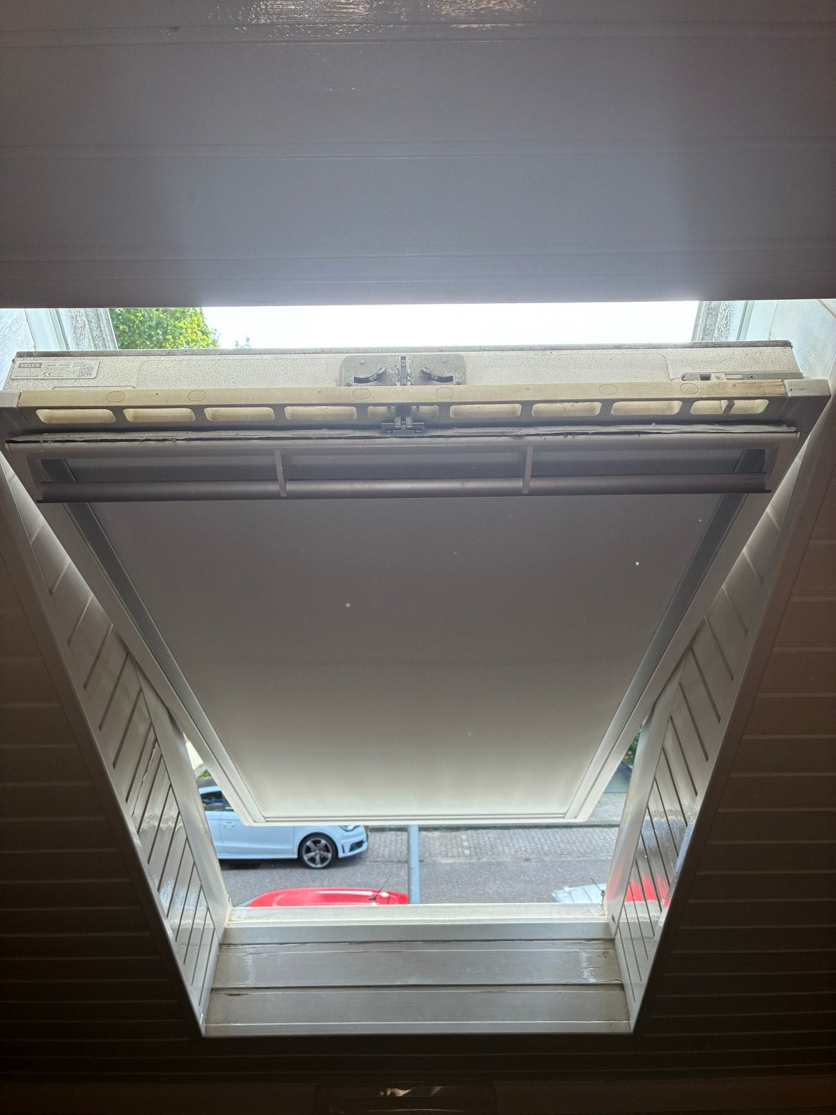Aangeboden 2 Velux kunststof dakramen GGU PK10, Ophalen, Gebruikt, 80 tot 120 cm, 120 tot 160 cm